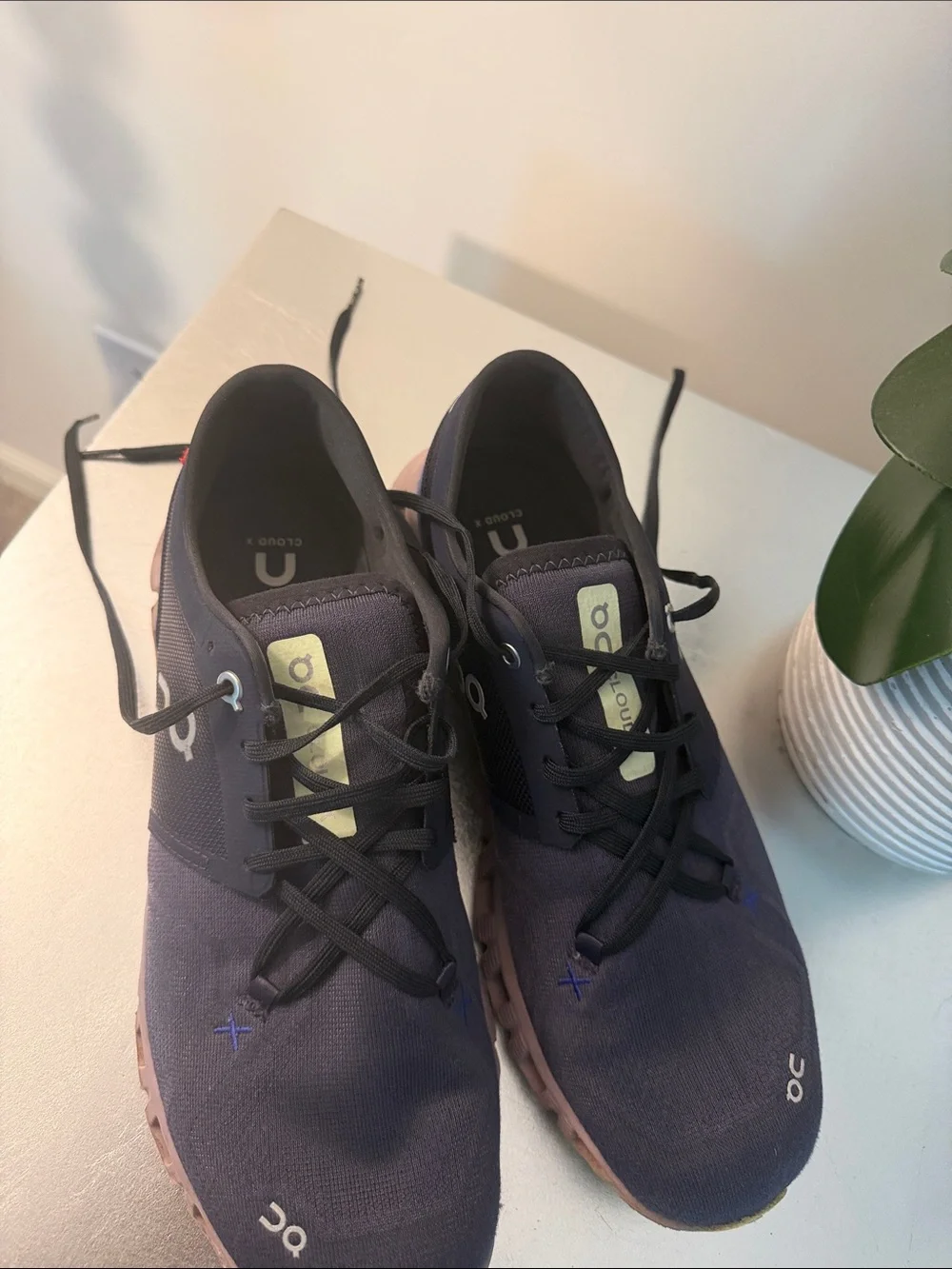 On Running Women’s Cloud Athletic Shoes in Navy with Gum Sole